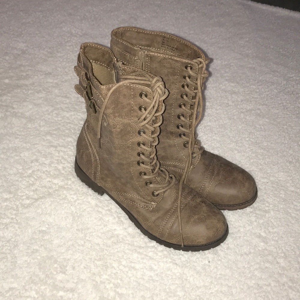Combat boots